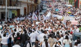 Marchan en Villahermosa por la paz, seguridad, y en apoyo a May