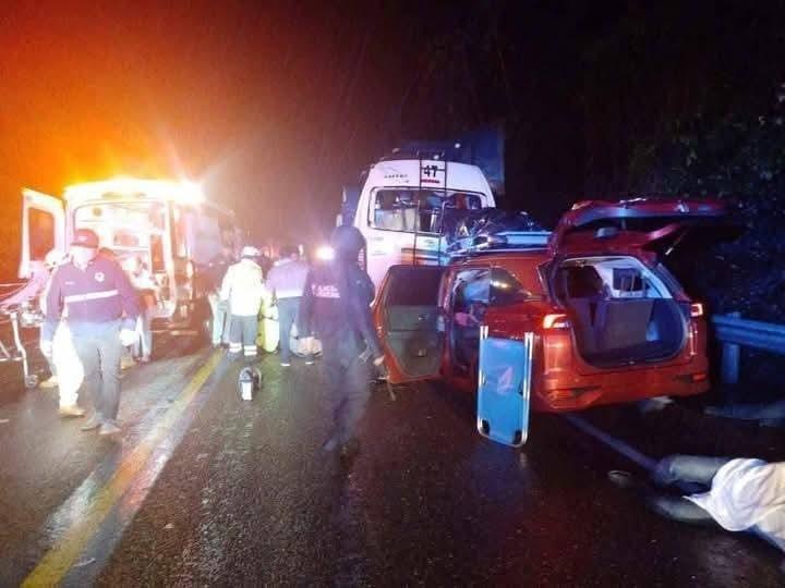 Accidente automovilístico en Chiapas deja cuatro muertos y 10 heridos