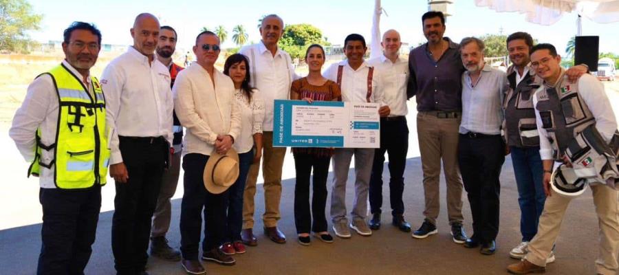 Sheinbaum anuncia que en abril llegará primer vuelo internacional a Puerto Escondido, Oaxaca