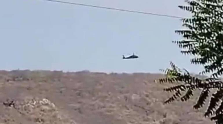 Sujetos armados intentan derribar helicóptero militar con drones explosivos en Michoacán