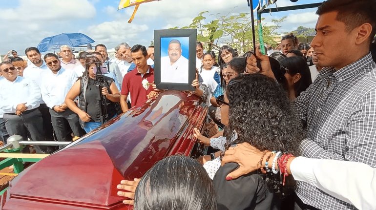 Pide familia recordar a Alejandro Gallegos con el profesionalismo y la honradez que inculcó