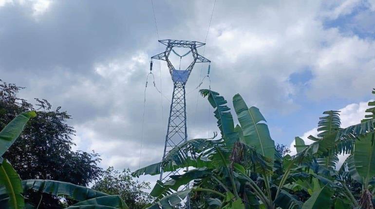 Cuelgan "narcomanta" en torre de alta tensión de CFE en Centro