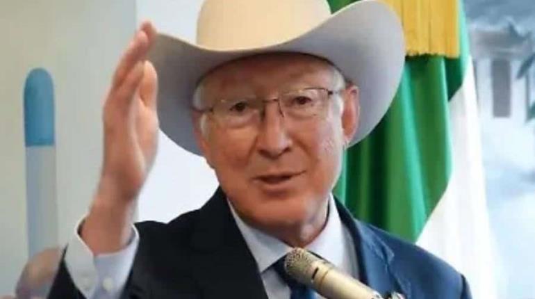 Llama Ken Salazar "arrogante" a Trump por intento de renombrar al Golfo de México