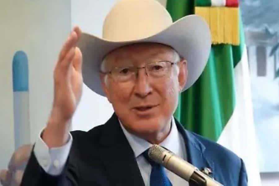 Llama Ken Salazar "arrogante" a Trump por intento de renombrar al Golfo de México