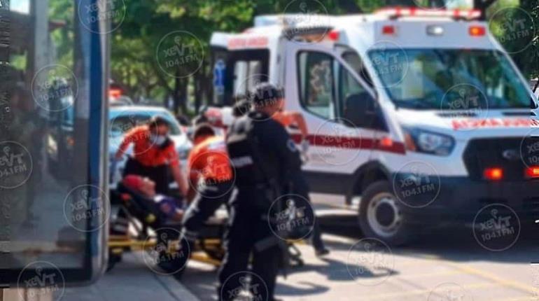 Motociclistas lo atacan a balazos en Atasta; lo trasladan al hospital