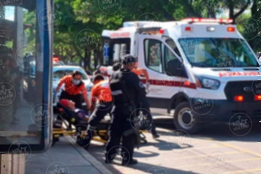 Motociclistas lo atacan a balazos en Atasta; lo trasladan al hospital