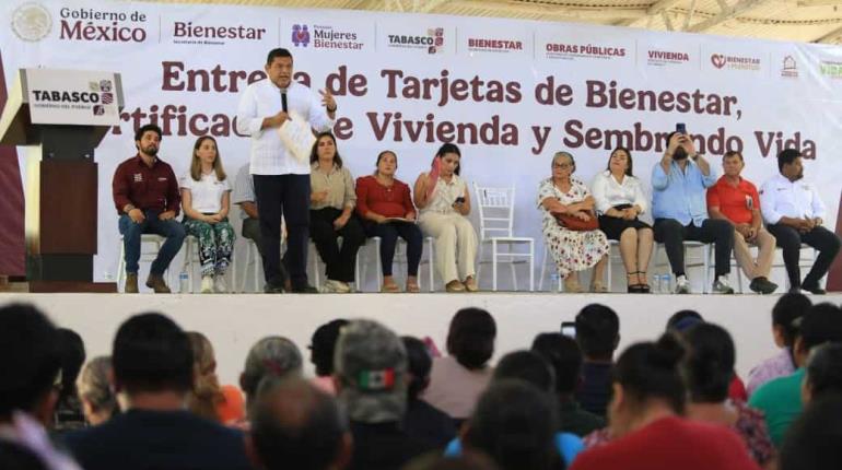 Entregan 1,390 apoyos de pensión para adultos mayores, viviendas y Sembrando Vida en Tenosique