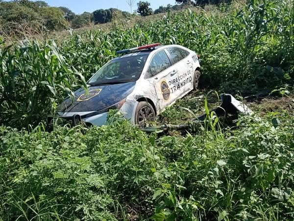 Impacta a patrulla, huye y es capturado en la Comalcalco-Paraíso