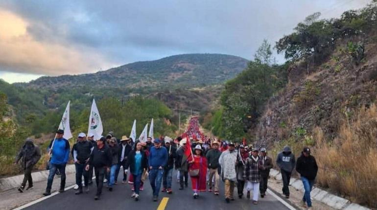 Marchan militantes de MULT a capital de Oaxaca para exigir justicia por asesinato de compañeros