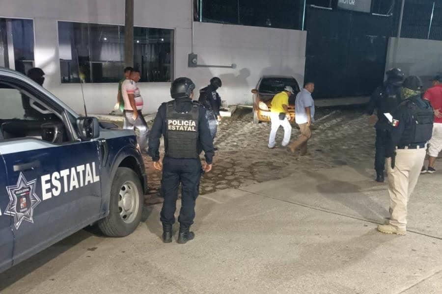 Aseguran a 16 tras cateo de rancho en Nacajuca; 11 serían policías