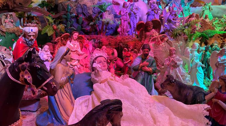 Familia Torres Calcáneo realiza tradicional rezo de arrullo al niño Dios en Villahermosa
