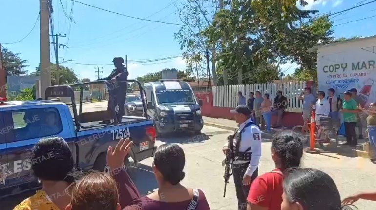 Justicia, son inocentes claman familiares de policías detenidos en Nacajuca en primera audiencia