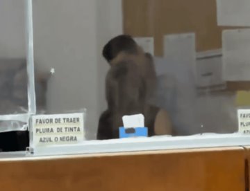 Graban a empleados del IMSS besándose en horario laboral