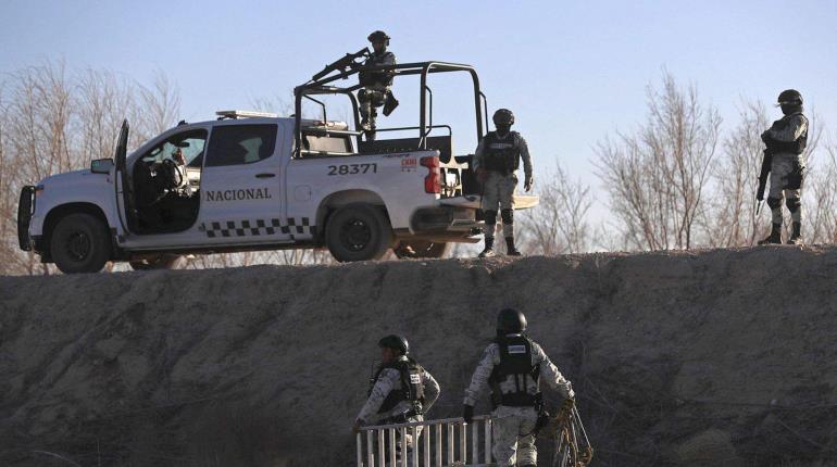 Retira Ejército y GN escaleras y sogas usadas para el cruce de migrantes en la frontera