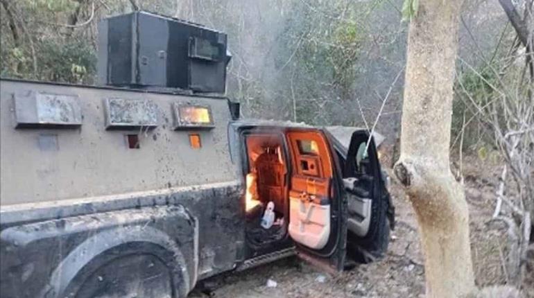 Aseguran 2 vehículos "monstruos", arsenal y 36 explosivos en Cosalá, Sinaloa