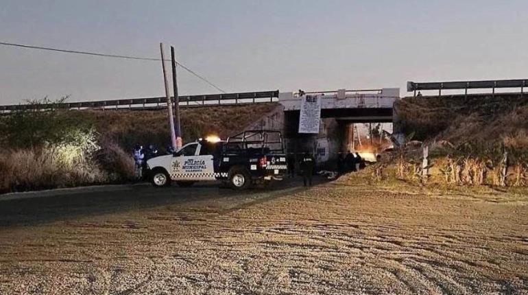 Dejan 5 cuerpos colgados en puente de Guanajuato