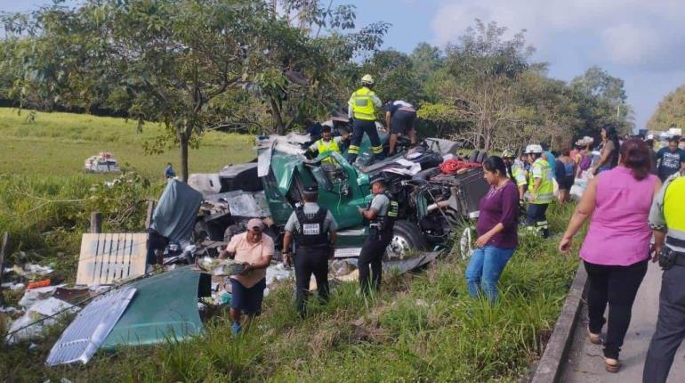 Muere tras volcar tráiler en la Coatzacoalcos-Cárdenas