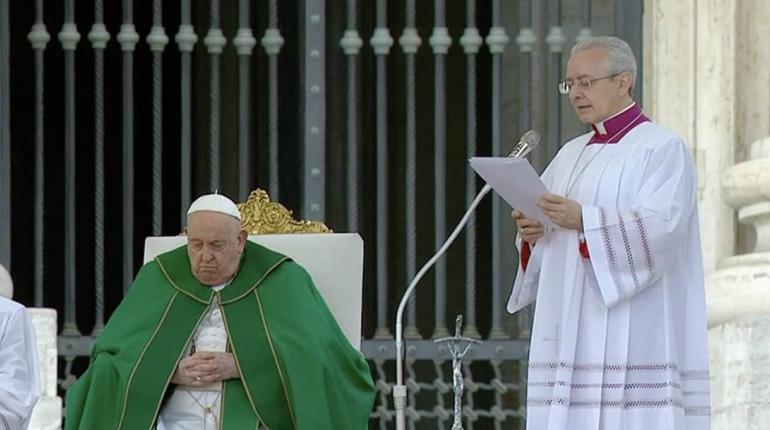 Interrumpe Papa homilía del jubileo militar por dificultades en la respiración