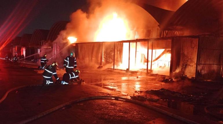 Incendio en Central de Abasto de la CDMX consume 70 locales