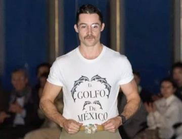 Cierra Patricio Campillo pasarela en Nueva York con playera de El Golfo de México