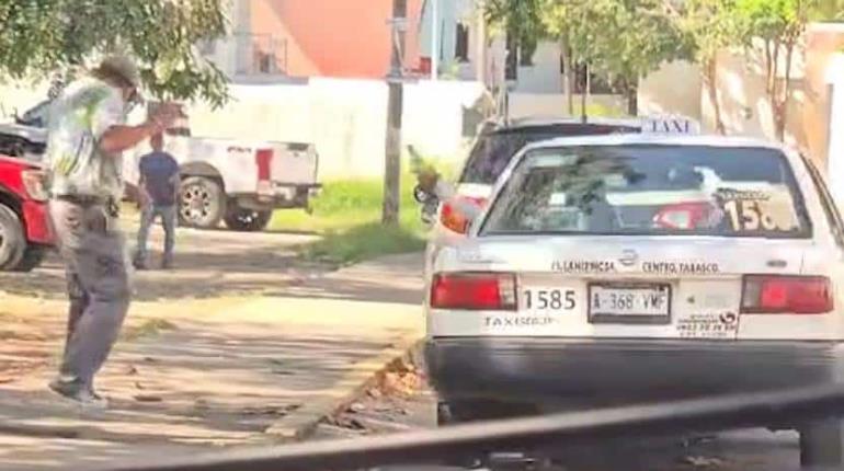 Agrede taxista de Centro a presunto franelero, le arroja agua