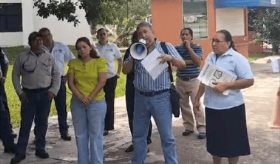 Con protesta exigen sindicalizados de la UTTAB el pago de prestaciones