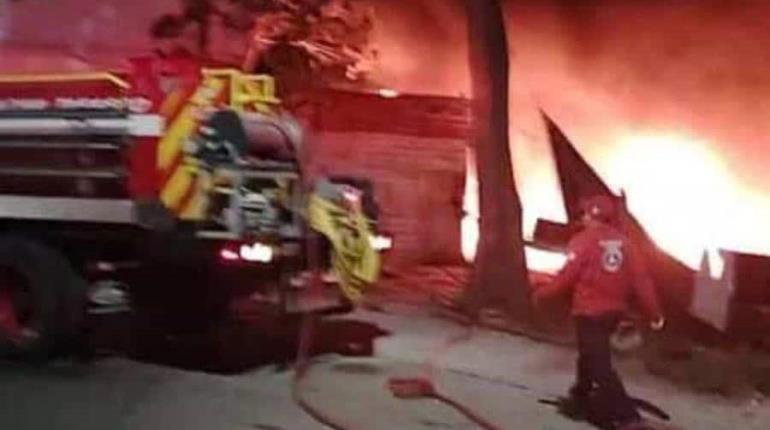 Se incendia vulcanizadora en Indeco; no se reportan víctimas