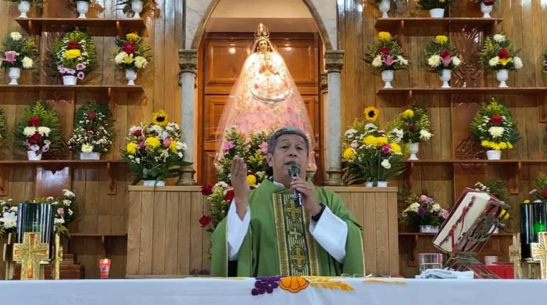 A poner los nuevos proyectos, la salud y la vida en las manos de Dios: Padre Tiktokero