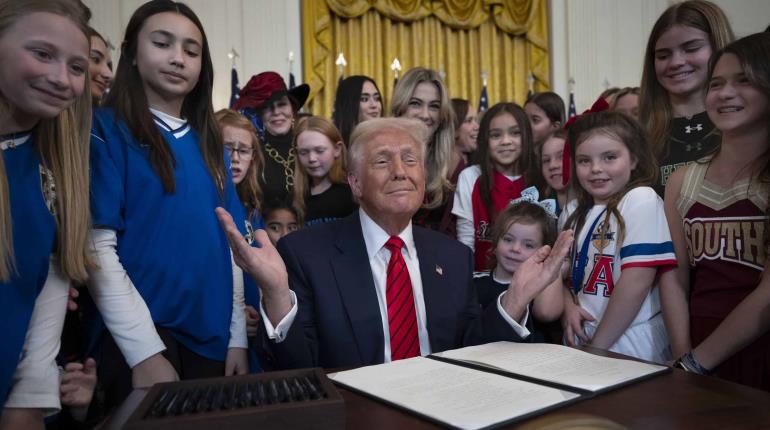 Da Trump ultimátum a escuelas para eliminar programas de diversidad o perderán fondos federales