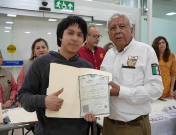 Reciben en Tabasco a 130 connacionales repatriados de EE. UU.