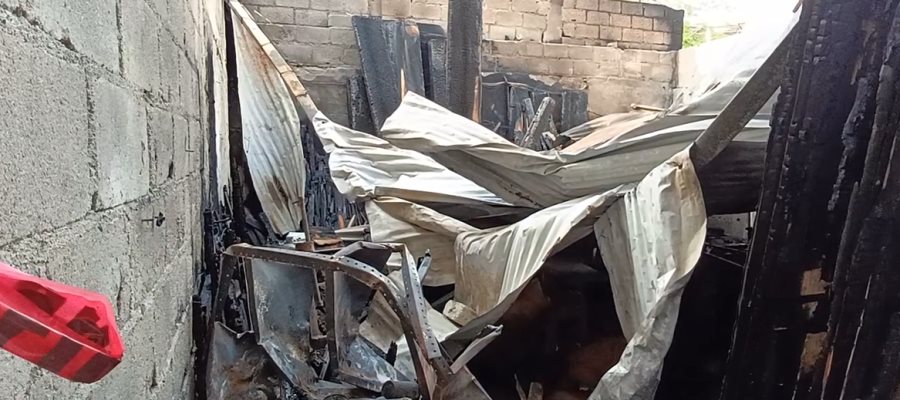 "Es triste ver el trabajo destruido" lamenta afectado por carpintería calcinada en la Guadalupe Borja