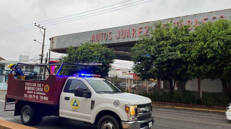 Se registra corto circuito frente a la Biblioteca Pino Suárez