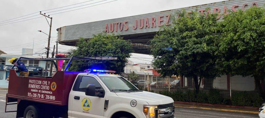 Se registra corto circuito frente a la Biblioteca Pino Suárez