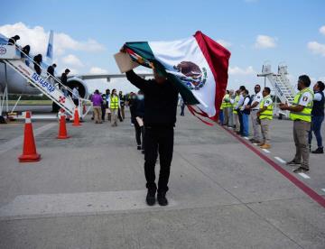 Primeros 130 migrantes repatriados de EE.UU. a Tabasco, ya fueron enviados a lugares de origen: Segotab