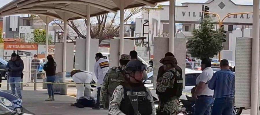 Asesinan a 2 hombres en estacionamiento de centro comercial en Edomex