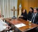 Exponen a diputado morenista y a su familia por colarse en audiencia con el Papa Francisco