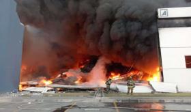 Fábrica de plásticos se incendia en parque industrial Las Américas, en Apodaca, NL