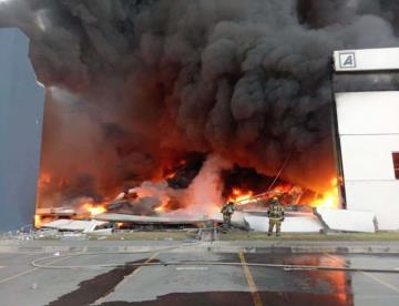 Fábrica de plásticos se incendia en parque industrial Las Américas, en Apodaca, NL