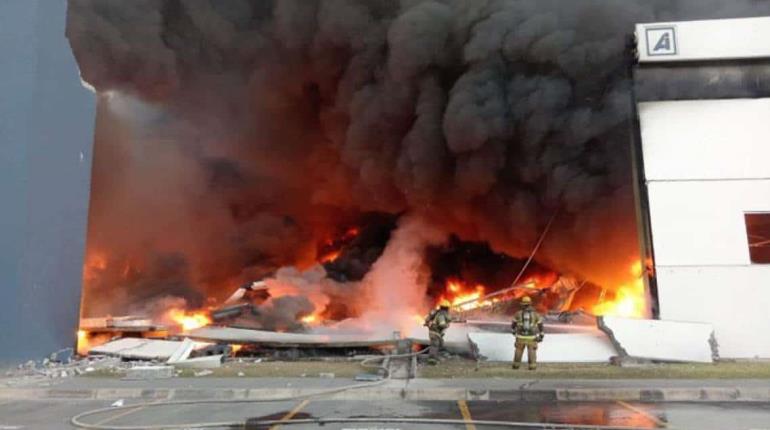 Fábrica de plásticos se incendia en parque industrial Las Américas, en Apodaca, NL