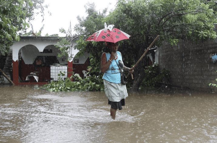 Desborda río en Oaxaca y deja más de 200 personas damnificadas