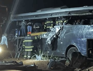 Mueren 12 universitarios y 19 más resultan heridos en aparatoso accidente en Brasil