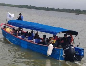 Naufraga barco en Panamá con 19 migrantes a bordo; buscan sobrevivientes