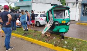 5 lesionados deja choque entre un pochimóvil y un vehículo en Cunduacán