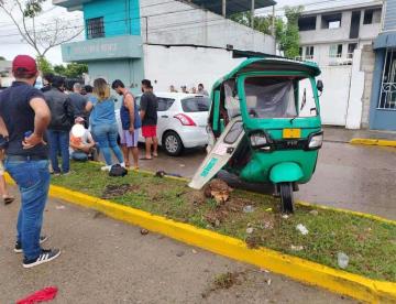 5 lesionados deja choque entre un pochimóvil y un vehículo en Cunduacán