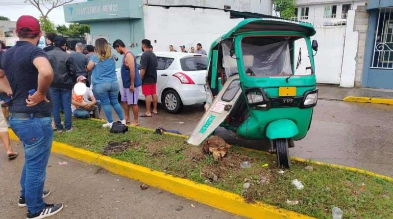 5 lesionados deja choque entre un pochimóvil y un vehículo en Cunduacán