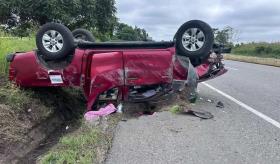 Elementos de la FGE Tabasco sufren aparatoso accidente en Jalapa