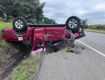 Elementos de la FGE Tabasco sufren aparatoso accidente en Jalapa