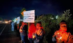 Zapatistas exigen justicia por asesinato de activista; bloquean carretera San Cristóbal-Palenque