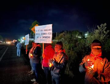 Zapatistas exigen justicia por asesinato de activista; bloquean carretera San Cristóbal-Palenque