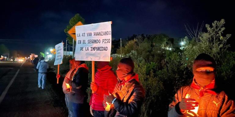 Zapatistas exigen justicia por asesinato de activista; bloquean carretera San Cristóbal-Palenque